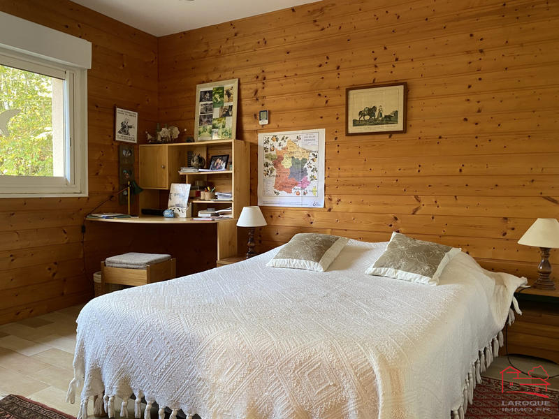 Maison - 220 m² - 6 pièces