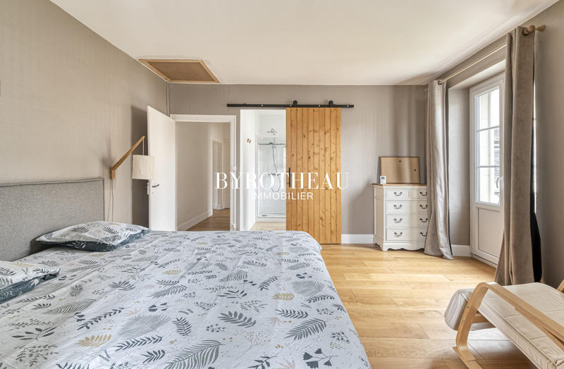 Maison - 220 m² - 8 pièces