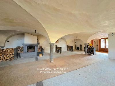 Maison - 300 m² - 6 pièces