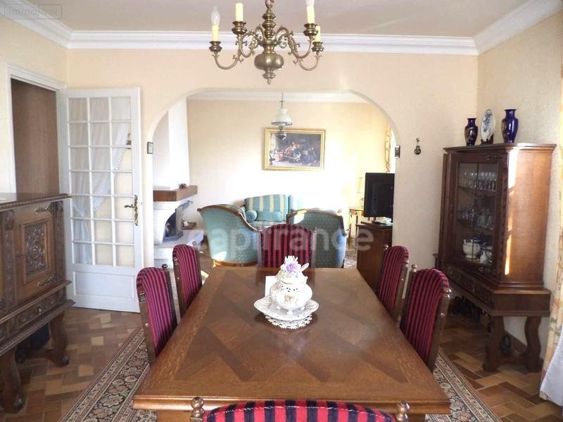 Maison - 205 m² - 8 pièces