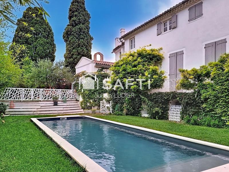 Hôtel particulier - 605 m² - 20 pièces