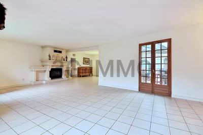 Maison - 154 m² - 9 pièces