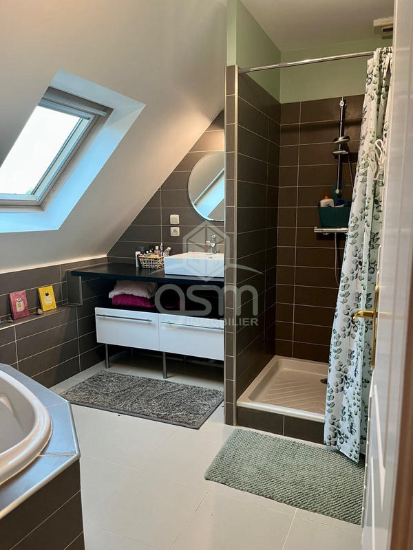 Maison contemporaine - 137 m² - 6 pièces