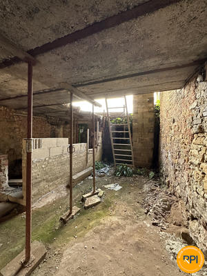 Maison - 210 m² - 7 pièces