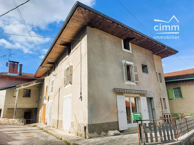 Maison traditionnelle - 186 m² - 7 pièces