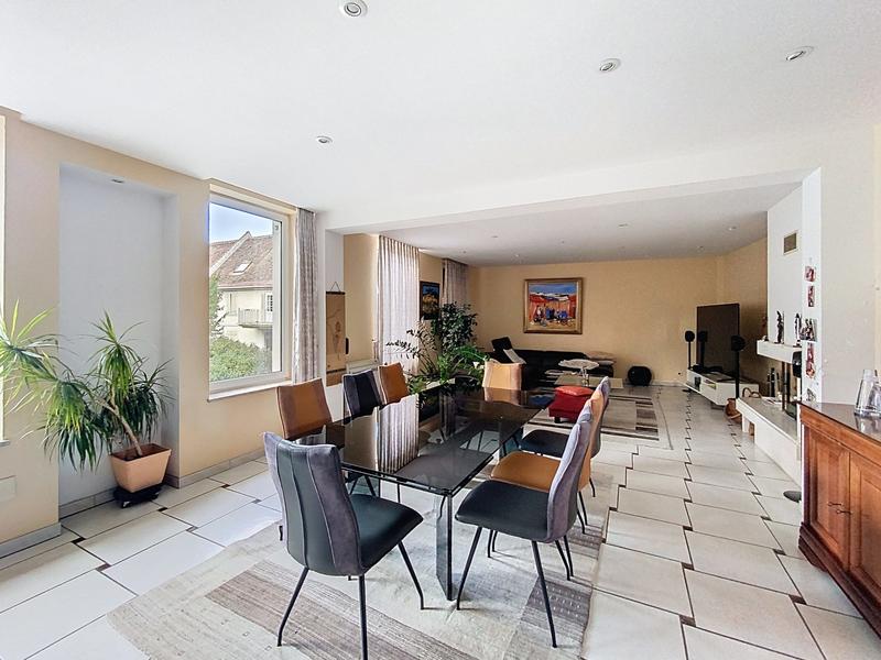 Maison - 203 m² - 6 pièces