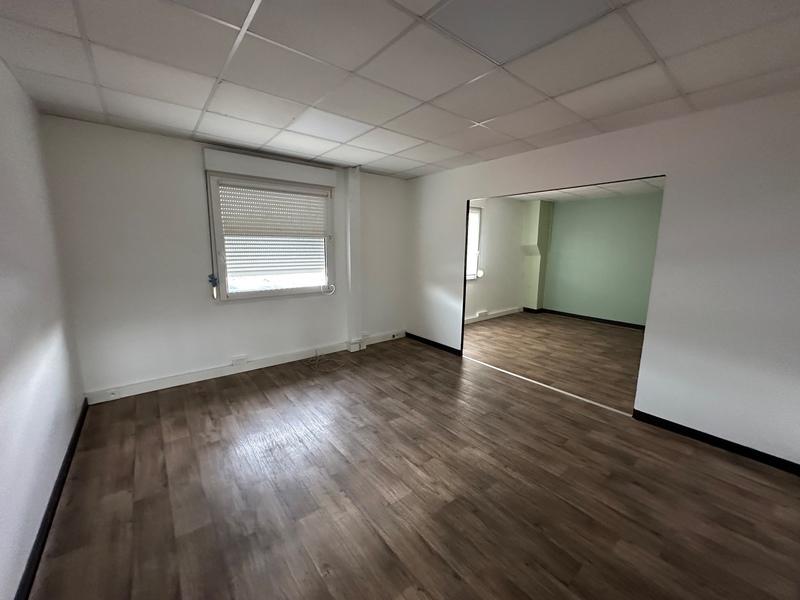 Entrepôt - 994 m² - 15 pièces