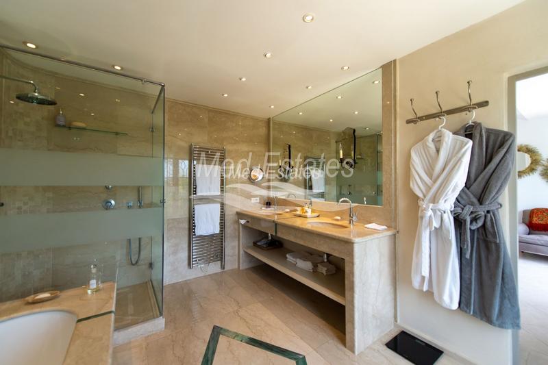 Villa - 250 m² - 5 pièces