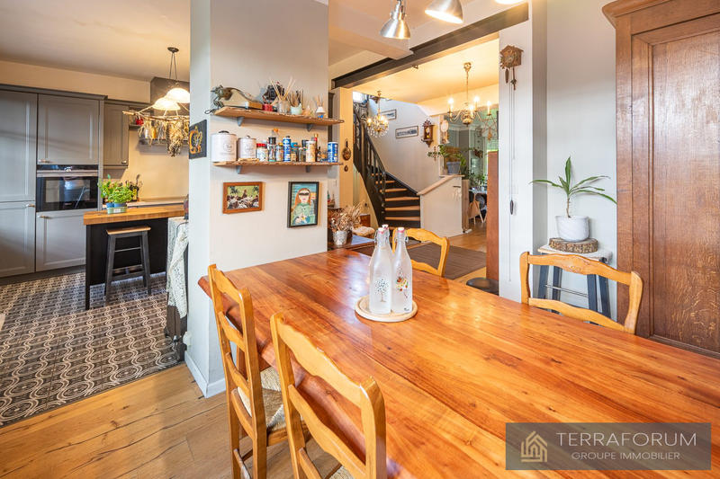 Maison - 265 m² - 8 pièces