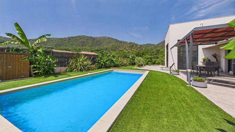 Maison - 232 m² - 7 pièces