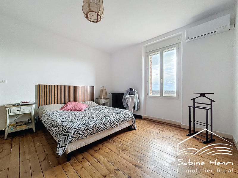 Maison - 223 m² - 8 pièces