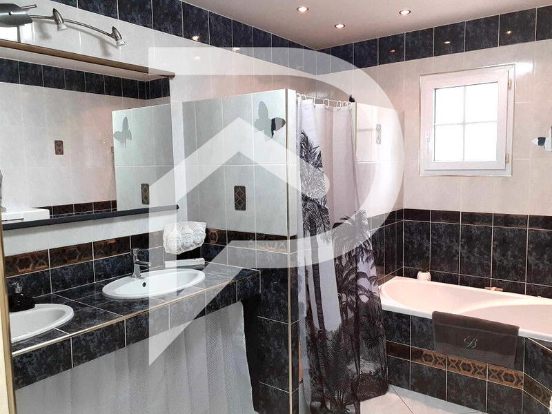 Maison - 153 m² - 6 pièces