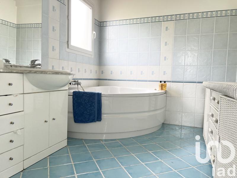 Maison - 210 m² - 8 pièces