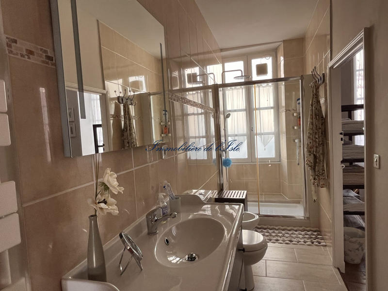 Maison - 239 m² - 7 pièces