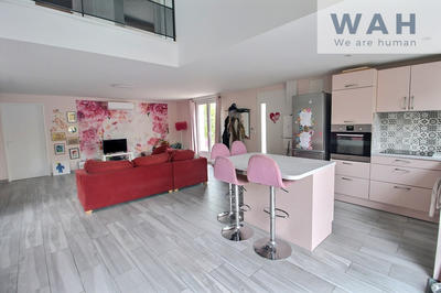 Maison - 225 m² - 8 pièces