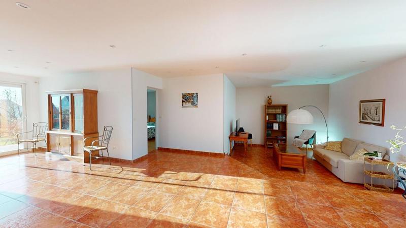 Maison - 300 m² - 8 pièces