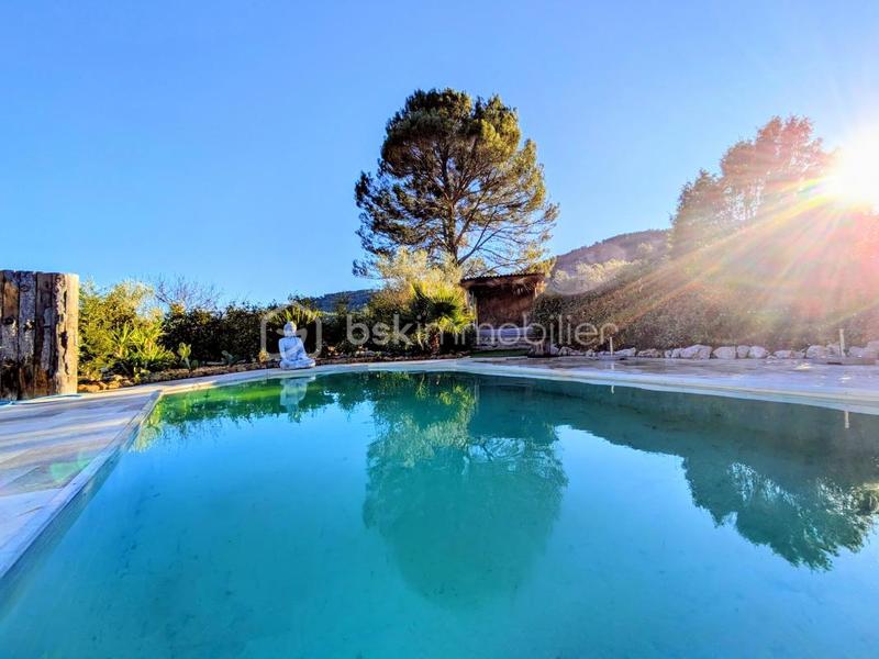 Maison - 196 m² - 8 pièces