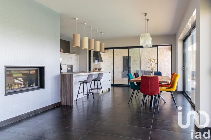 Maison - 233 m² - 5 pièces