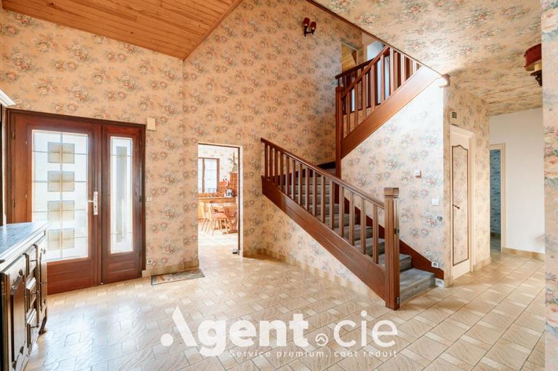 Maison - 240 m² - 7 pièces