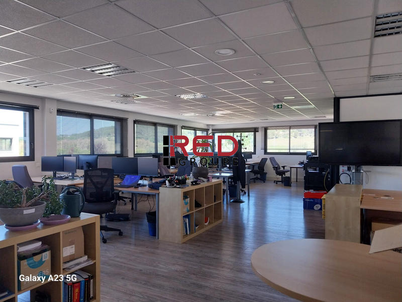 Bureau - 764 m²