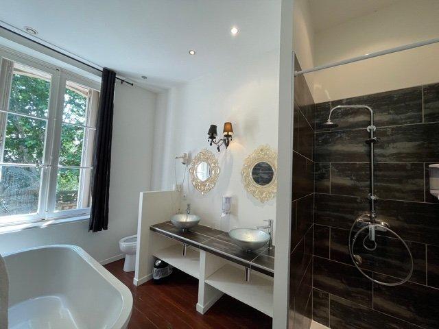 Château - 2 000 m² - 20 pièces