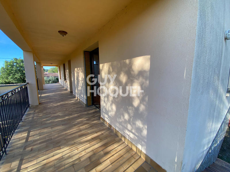 Maison - 220 m² - 10 pièces