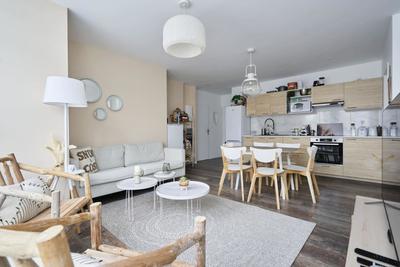 Appartement - 98 m² - 6 pièces