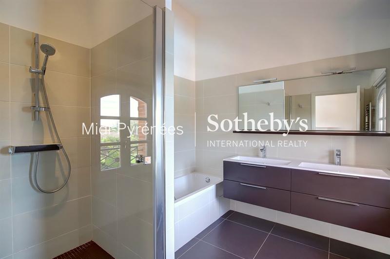 Maison - 300 m² - 10 pièces