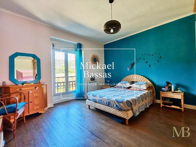 Maison - 208 m² - 4 pièces