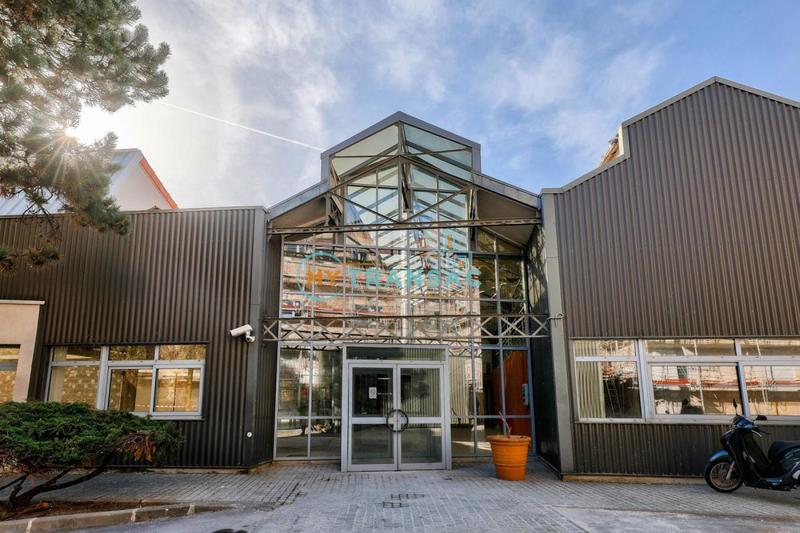 Local d'activités - 3 085 m²