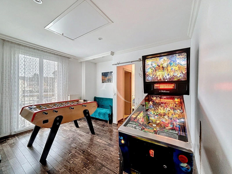 Maison - 214 m² - 6 pièces