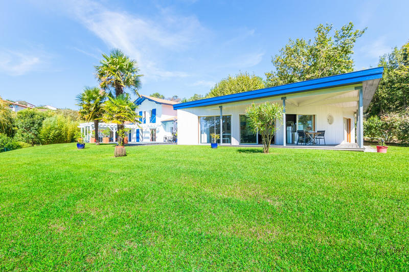 Maison - 294 m² - 9 pièces