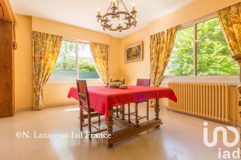 Maison - 233 m² - 9 pièces