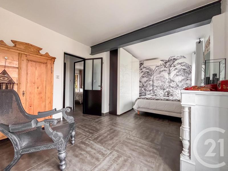 Maison - 234 m² - 6 pièces