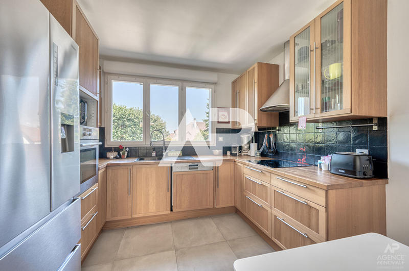 Maison - 176 m² - 8 pièces