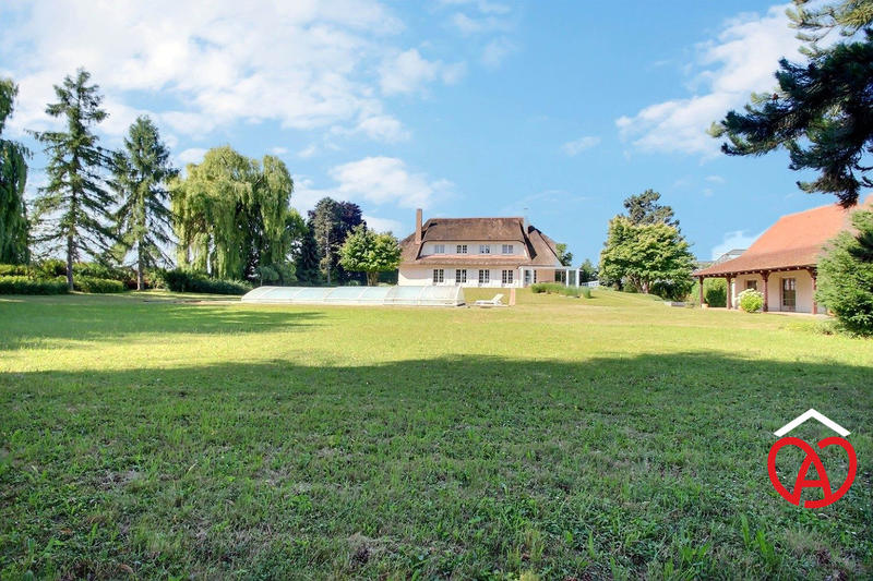 Maison - 248 m² - 10 pièces