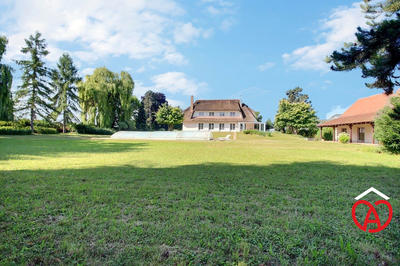 Maison - 248 m² - 10 pièces