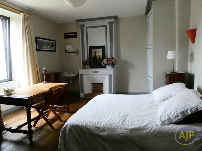 Maison - 250 m² - 13 pièces