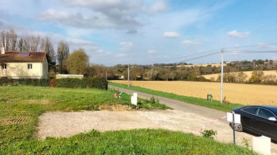 Terrain constructible - 1 989 m²