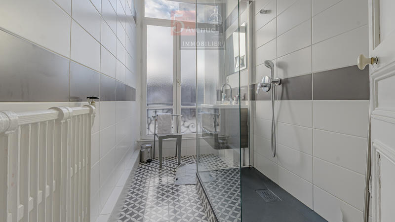 Appartement - 130 m² - 5 pièces