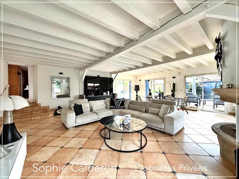 Maison - 250 m² - 9 pièces