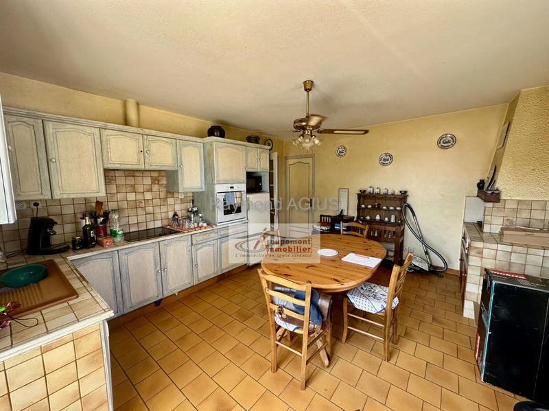 Maison - 219 m² - 13 pièces