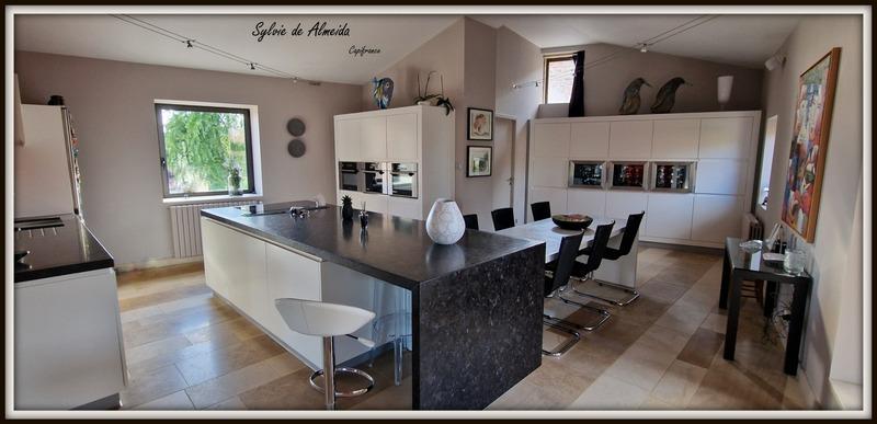 Maison - 326 m² - 6 pièces