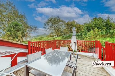 Maison - 220 m² - 10 pièces