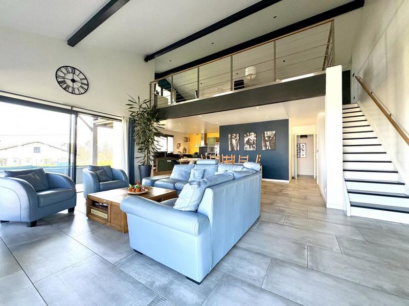 Maison - 205 m² - 7 pièces