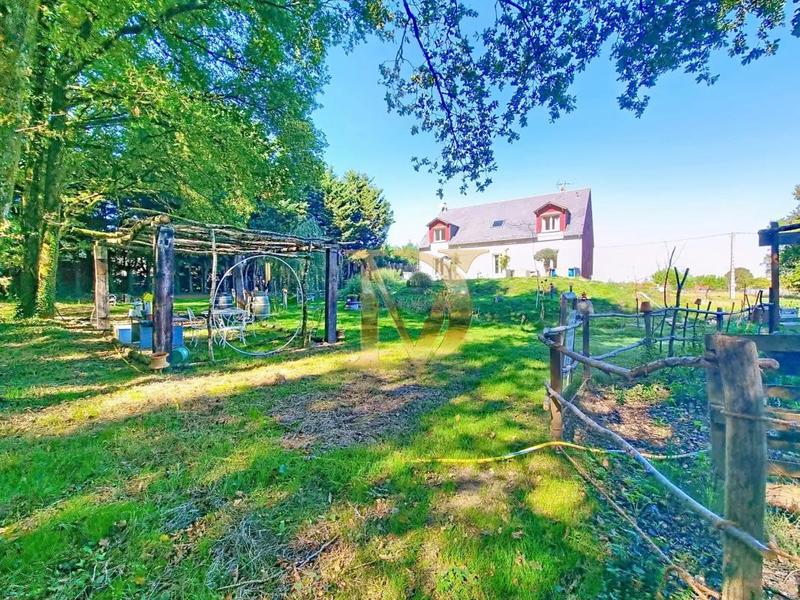 Maison - 245 m² - 9 pièces