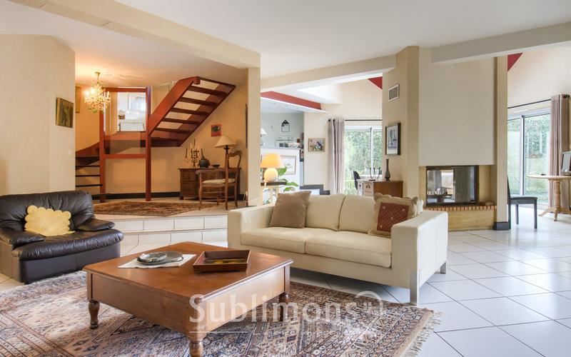 Maison traditionnelle - 205 m² - 6 pièces