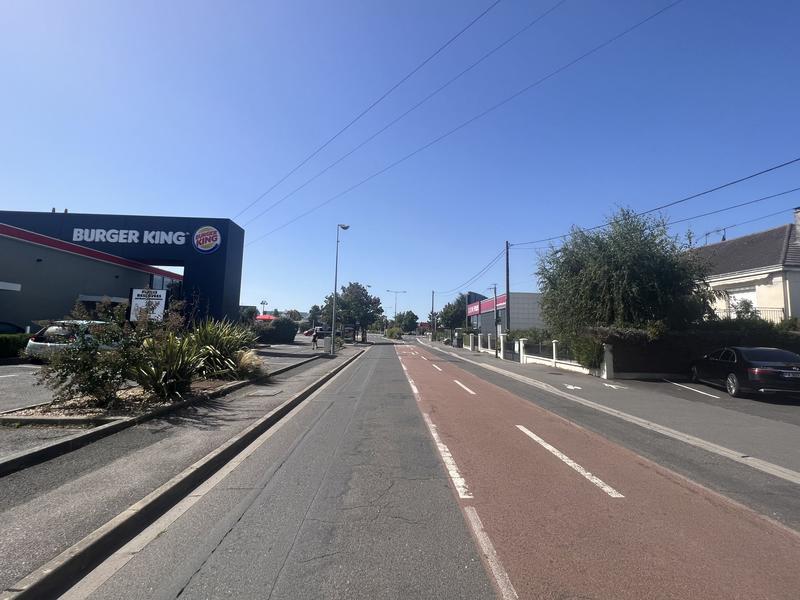 Fonds de commerce - Local commercial - 180 m²