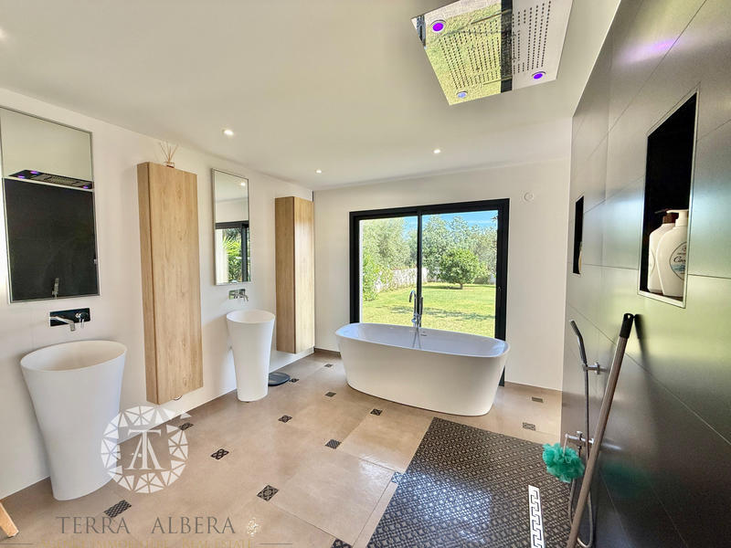 Villa - 237 m² - 5 pièces