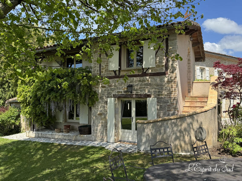 Maison - 750 m² - 21 pièces
